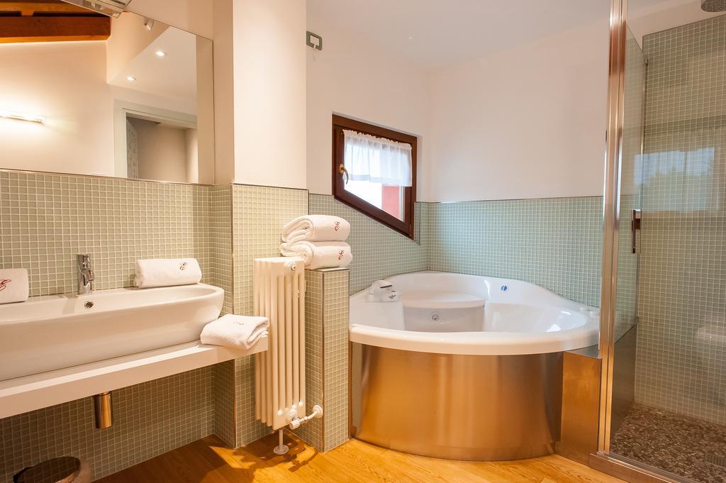 Elliot Osteria E Dormire In Collina Manzano Szoba fotó