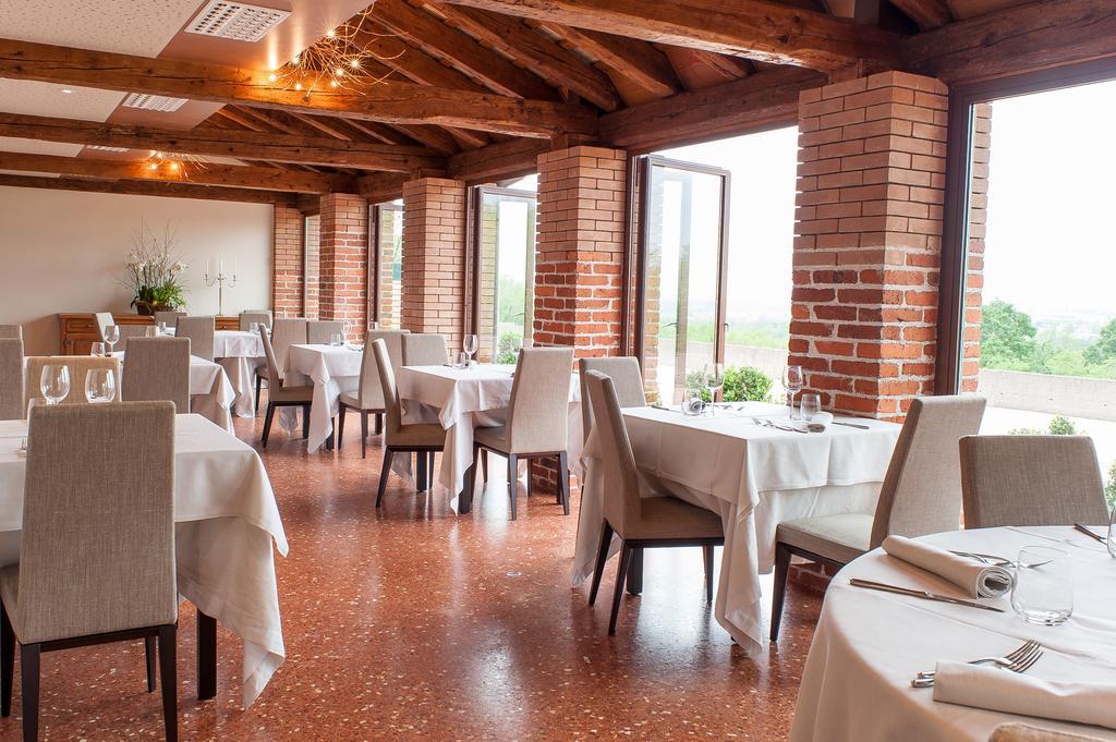 Elliot Osteria E Dormire In Collina Manzano Kültér fotó
