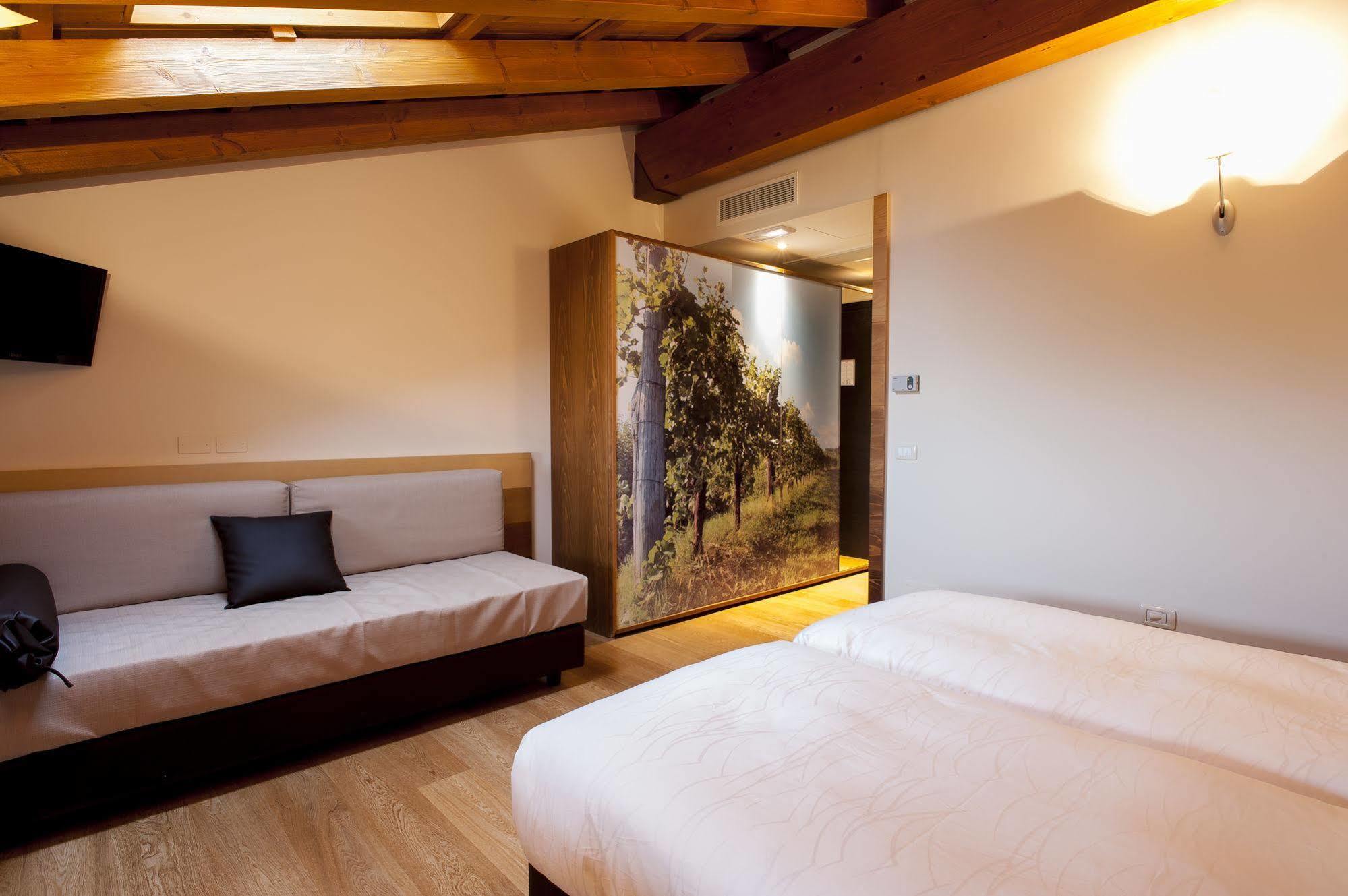 Elliot Osteria E Dormire In Collina Manzano Kültér fotó