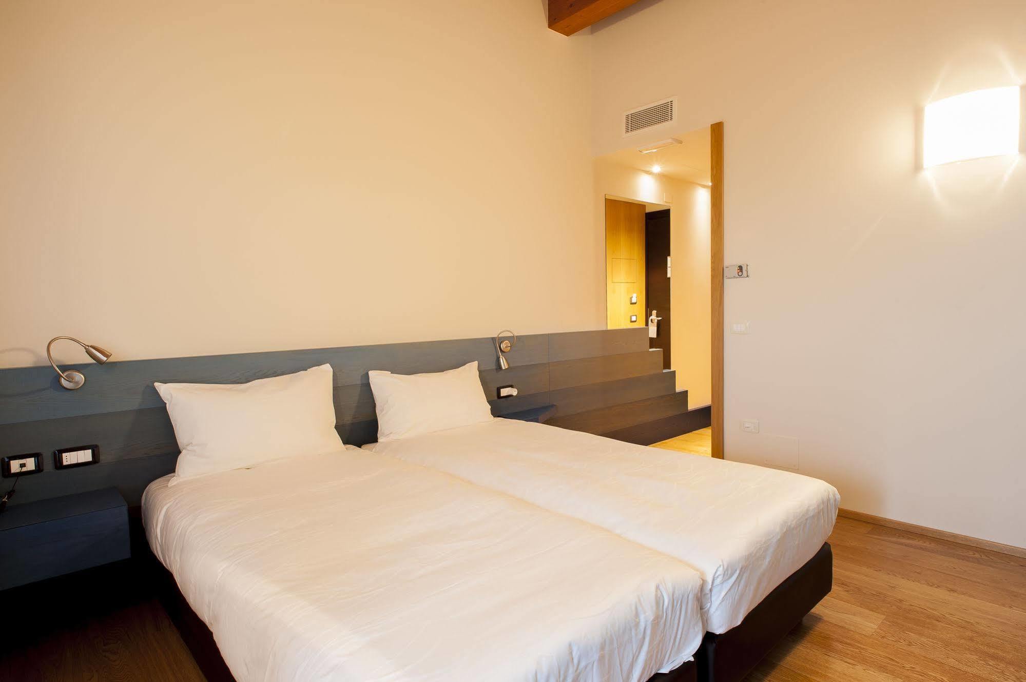 Elliot Osteria E Dormire In Collina Manzano Kültér fotó