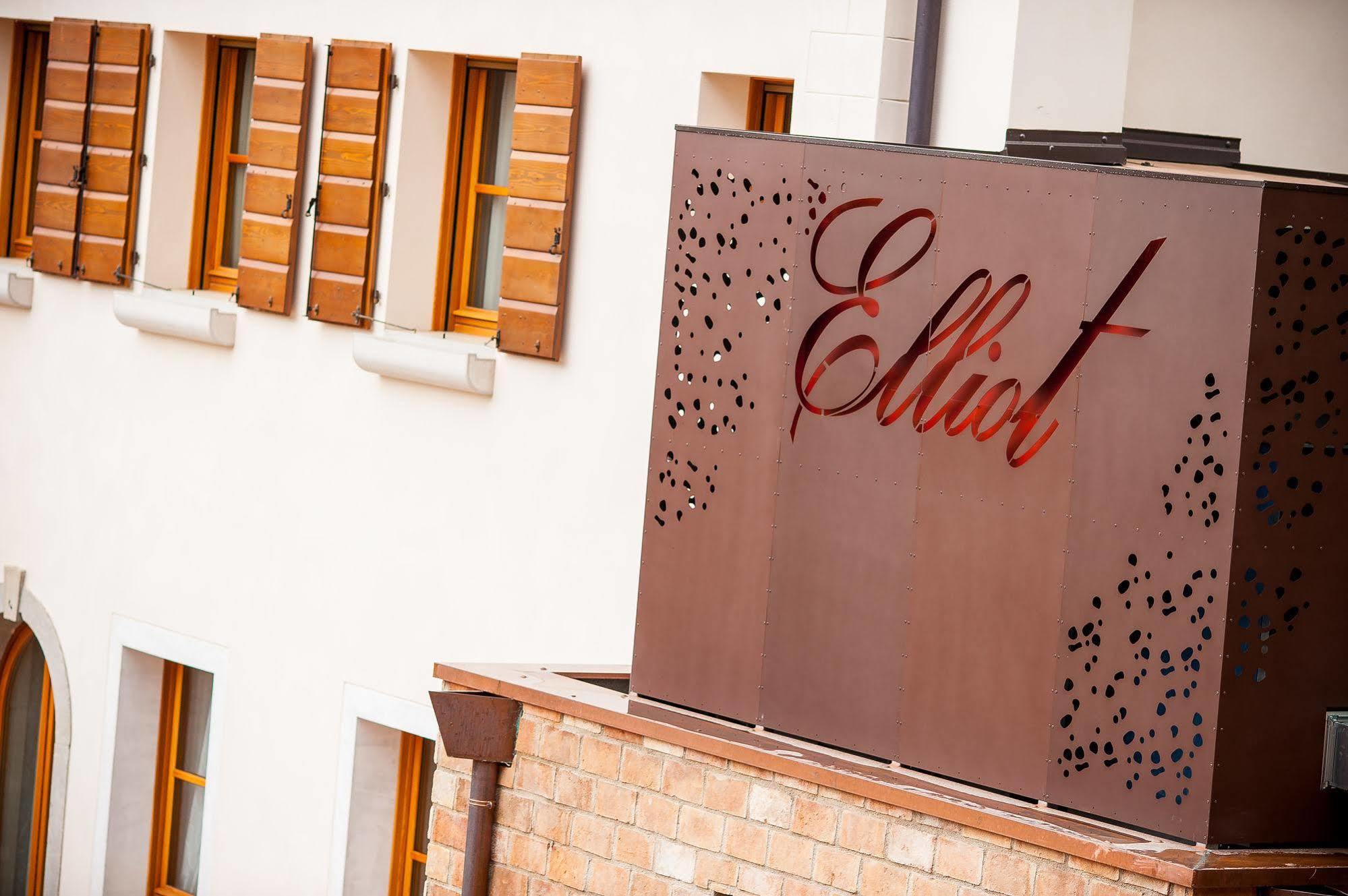 Elliot Osteria E Dormire In Collina Manzano Kültér fotó
